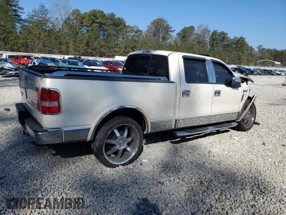 ✅ 2024 Lincoln Mark LT • VIN: 5LTPW16527FJ05777 • Lot: 46842065. Wystawiony na Copart z przebiegiem 115 139 mil. Bezpłatny archiwum sprzedaży aukcyjnych z USA i szczegółowy raport historii pojazdu na DreamBid. Zdjęcie 3.