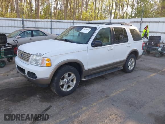 ✅ 2003 Ford Explorer Eddie Bauer • VIN: 1FMZU74W33ZB04853 • Lot: 42210642. Listed on IAAI with 172,842 mi. Free auction sales archive from the USA and detailed vehicle history report at DreamBid. Image 2.