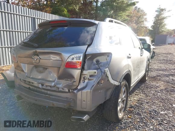 ✅ 2011 Mazda CX-9 Sport • VIN: JM3TB3BV7B0327958 • Lot: 43558887. Wystawiony na IAAI z przebiegiem 198 883 mil. Bezpłatny archiwum sprzedaży aukcyjnych z USA i szczegółowy raport historii pojazdu na DreamBid. Zdjęcie 4.