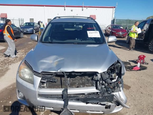 ✅ 2011 Toyota RAV4 Sport • VIN: JTMRF4DV9B5042465 • Lot: 43637597. Listed on IAAI with Not provided. Free auction sales archive from the USA and detailed vehicle history report at DreamBid. Image 12.