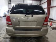 ✅ 2004 Kia Sorento LX • VIN: KNDJC733645261331 • Лот: 58527635. Опубликован ранее на Copart с пробегом 135 139 миль. Бесплатный доступ к архиву аукционных продаж из США и подробный отчёт об истории автомобиля на DreamBid. Изображение 6.