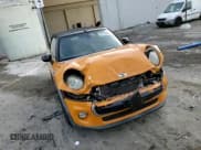 ✅ 2017 MINI Convertible Cooper • VIN: WMWWG5C58H3C20183 • Lot: 92155665. Wystawiony na Copart z przebiegiem 70 166 mil. Bezpłatny archiwum sprzedaży aukcyjnych z USA i szczegółowy raport historii pojazdu na DreamBid. Zdjęcie 13.
