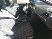 ✅ 2017 Volkswagen Golf GTI S • VIN: 3VW5T7AU6HM010559 • Lot: 65415252. Wystawiony na Copart z przebiegiem Nie podano. Bezpłatny archiwum sprzedaży aukcyjnych z USA i szczegółowy raport historii pojazdu na DreamBid. Zdjęcie 5.