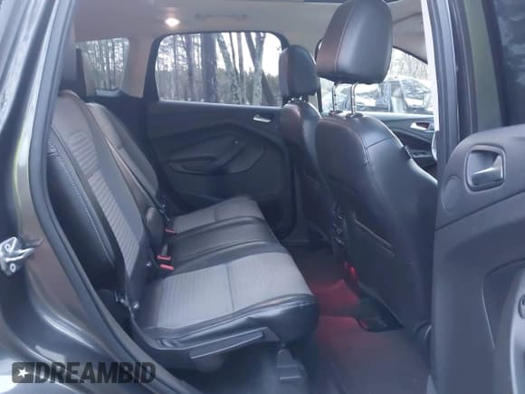 ✅ 2017 Ford Escape Titanium • VIN: 1FMCU0JD0HUC13307 • Lot: 43883887. Wystawiony na IAAI z przebiegiem 71 756 mil. Bezpłatny archiwum sprzedaży aukcyjnych z USA i szczegółowy raport historii pojazdu na DreamBid. Zdjęcie 8.