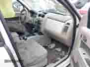 2010 Mercury Mariner z VIN 4M2CN8B70AKJ11932, wystawiony jako IAAI lot #40980162 z przebiegiem Nie podano mil oraz . Historia ofert i sprzedaży dostępna na DreamBid. Obrazek 5.