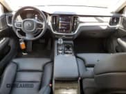 ✅ 2021 Volvo S60 Inscription • VIN: 7JRBR0FL5MG080717 • Lot: 61768283. Wystawiony na Copart z przebiegiem 12 412 mil. Bezpłatny archiwum sprzedaży aukcyjnych z USA i szczegółowy raport historii pojazdu na DreamBid. Zdjęcie 8.