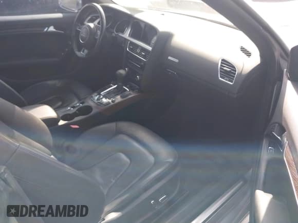 ✅ 2016 Audi A5 Premium • VIN: WAUD2AFH7GN006418 • Lot: 43673851. Wystawiony na IAAI z przebiegiem 101 280 mil. Bezpłatny archiwum sprzedaży aukcyjnych z USA i szczegółowy raport historii pojazdu na DreamBid. Zdjęcie 5.