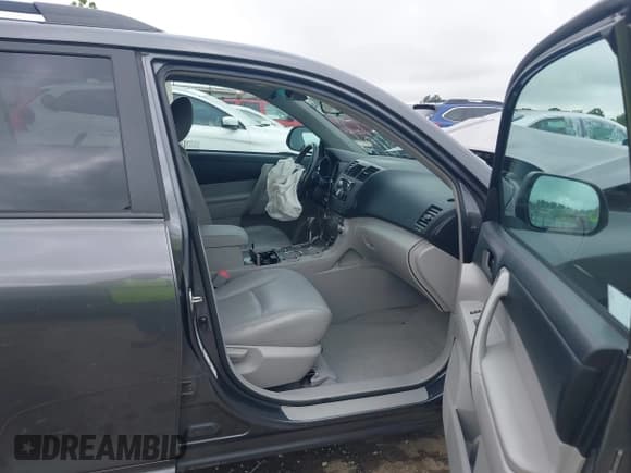 ✅ 2010 Toyota Highlander SE • VIN: 5TDJK3EH0AS011920 • Lot: 43288868. Listed on IAAI with 198,268 mi. Free auction sales archive from the USA and detailed vehicle history report at DreamBid. Image 5.