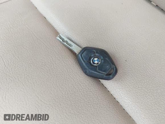 ✅ 2005 BMW 3 Series 325i • VIN: WBAEV33415KX11061 • Lot: 42810241. Wystawiony na IAAI z przebiegiem 168 338 mil. Bezpłatny archiwum sprzedaży aukcyjnych z USA i szczegółowy raport historii pojazdu na DreamBid. Zdjęcie 11.