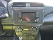 ✅ 2018 Nissan LEAF SV • VIN: 1N4AZ1CP6JC310880 • Lot: 43577964. Wystawiony na IAAI z przebiegiem 59 481 mil. Bezpłatny archiwum sprzedaży aukcyjnych z USA i szczegółowy raport historii pojazdu na DreamBid. Zdjęcie 14.