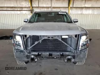 ✅ 2018 Chevrolet Suburban LT • VIN: 1GNSKHKC9JR395664 • Lot: 76120504. Wystawiony na Copart z przebiegiem 84 267 mil. Bezpłatny archiwum sprzedaży aukcyjnych z USA i szczegółowy raport historii pojazdu na DreamBid. Zdjęcie 5.