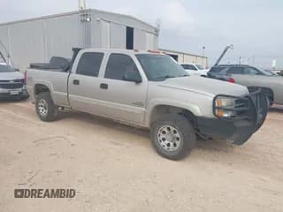 ✅ 2005 Chevrolet Silverado 2500HD LS • VIN: 1GCHK23275F915180 • Lot: 43714299. Wystawiony na IAAI z przebiegiem 135 346 mil. Bezpłatny archiwum sprzedaży aukcyjnych z USA i szczegółowy raport historii pojazdu na DreamBid. Zdjęcie 1.