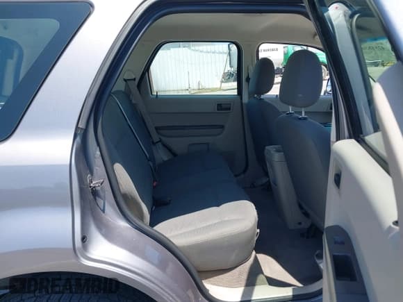 ✅ 2008 Ford Escape XLS • VIN: 1FMCU02Z68KE49322 • Lot: 42818502. Listed on IAAI with 154,099 mi. Free auction sales archive from the USA and detailed vehicle history report at DreamBid. Image 8.