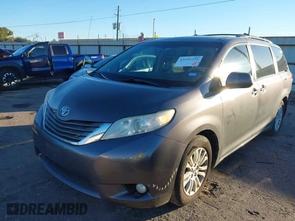✅ 2014 Toyota Sienna XLE • VIN: 5TDYK3DC0ES446673 • Lot: 43556251. Listed on IAAI with 204,332 mi. Free auction sales archive from the USA and detailed vehicle history report at DreamBid. Image 2.