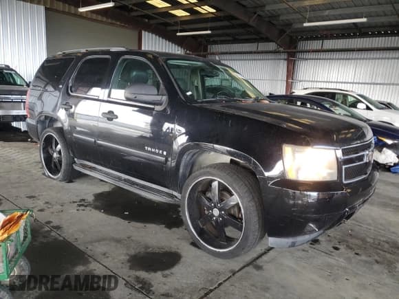 ✅ 2008 Chevrolet Tahoe LS • VIN: 1GNFC13C08J189100 • Lot: 92268665. Wystawiony na Copart z przebiegiem 201 875 mil. Bezpłatny archiwum sprzedaży aukcyjnych z USA i szczegółowy raport historii pojazdu na DreamBid. Zdjęcie 4.