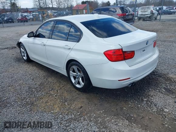 ✅ 2015 BMW 3 Series 328i • VIN: WBA3C1C56FK118629 • Lot: 41863460. Wystawiony na IAAI z przebiegiem 83 176 mil. Bezpłatny archiwum sprzedaży aukcyjnych z USA i szczegółowy raport historii pojazdu na DreamBid. Zdjęcie 3.