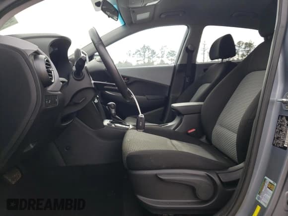 ✅ 2018 Hyundai Kona SEL • VIN: KM8K22AA3JU162426 • Лот: 36882554. Опубликован ранее на Copart с пробегом 43 080 миль. Бесплатный доступ к архиву аукционных продаж из США и подробный отчёт об истории автомобиля на DreamBid. Изображение 7.