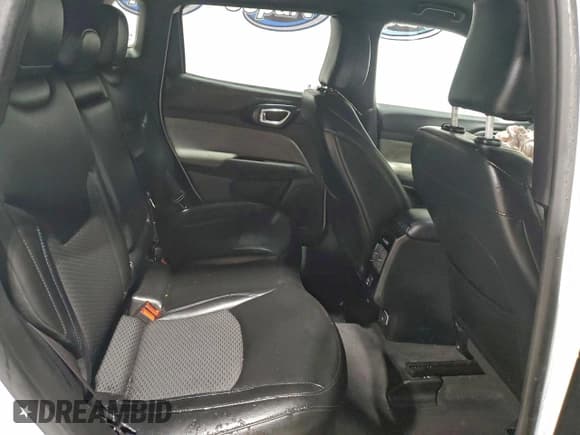 ✅ 2023 Jeep Compass Latitude • VIN: 3C4NJDBN1PT553028 • Lot: 95560195. Wystawiony na Copart z przebiegiem 77 942 mil. Bezpłatny archiwum sprzedaży aukcyjnych z USA i szczegółowy raport historii pojazdu na DreamBid. Zdjęcie 11.