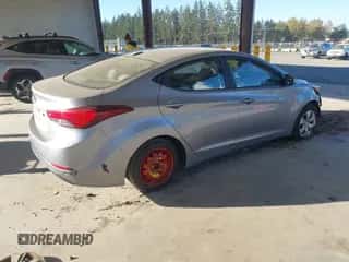 2016 Hyundai Elantra SE z VIN 5NPDH4AE4GH770825, wystawiony jako IAAI lot #43440534 z przebiegiem Nie podano mil oraz . Historia ofert i sprzedaży dostępna na DreamBid. Obrazek 4.