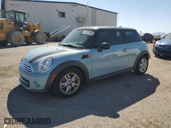 2013 MINI Hardtop with VIN WMWSU3C55DT681697, listed as a Copart auction lot 50325745 with 68,386 mi miles and Salvage title. Bid and sale history available at DreamBid. Image 1.