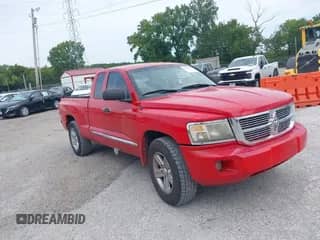 2008 Dodge Dakota z VIN 1D7HE52N58S554411, wystawiony jako IAAI lot #42913571 z przebiegiem 205 526 mil mil oraz . Historia ofert i sprzedaży dostępna na DreamBid. Obrazek 1.