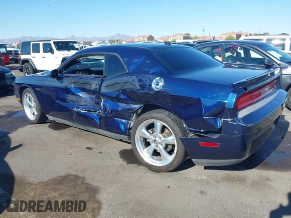 ✅ 2013 Dodge Challenger R/T Classic • VIN: 2C3CDYBT5DH611493 • Lot: 42227574. Wystawiony na IAAI z przebiegiem 76 907 mil. Bezpłatny archiwum sprzedaży aukcyjnych z USA i szczegółowy raport historii pojazdu na DreamBid. Zdjęcie 3.