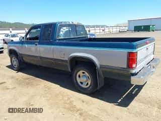 1995 Dodge Dakota z VIN 1B7GG23X5SS156637, wystawiony jako IAAI lot #42385520 z przebiegiem 125 337 mil mil oraz . Historia ofert i sprzedaży dostępna na DreamBid. Obrazek 3.