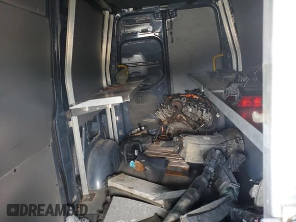 ✅ 2019 Mercedes-Benz Sprinter Cargo • VIN: WD4PF0CD5KT004774 • Lot: 84297145. Wystawiony na Copart z przebiegiem Nie podano. Bezpłatny archiwum sprzedaży aukcyjnych z USA i szczegółowy raport historii pojazdu na DreamBid. Zdjęcie 10.
