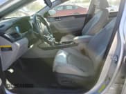 ✅ 2017 Hyundai Sonata Sport • VIN: 5NPE34AF9HH582931 • Lot: 90838595. Wystawiony na Copart z przebiegiem 70 576 mil. Bezpłatny archiwum sprzedaży aukcyjnych z USA i szczegółowy raport historii pojazdu na DreamBid. Zdjęcie 7.