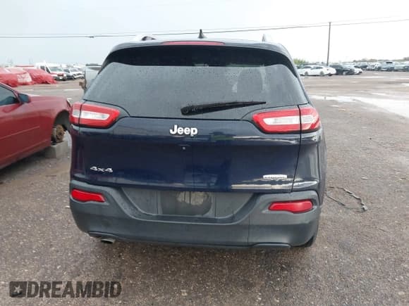✅ 2016 Jeep Cherokee Latitude • VIN: 1C4PJMCB5GW162309 • Lot: 43524702. Wystawiony na IAAI z przebiegiem 141 651 mil. Bezpłatny archiwum sprzedaży aukcyjnych z USA i szczegółowy raport historii pojazdu na DreamBid. Zdjęcie 16.