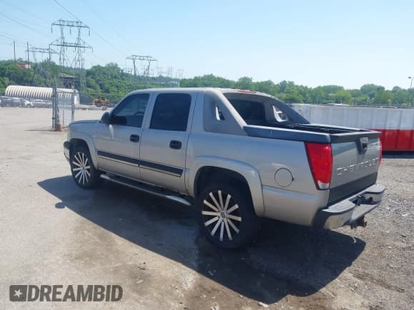 ✅ 2005 Chevrolet Avalanche LS • VIN: 3GNEC12Z05G254512 • Lot: 42584852. Listed on IAAI with 100,907 mi. Free auction sales archive from the USA and detailed vehicle history report at DreamBid. Image 3.