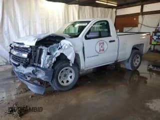 2018 Chevrolet Silverado 1500 LS z VIN 1GCNKNEC6JZ359866, wystawiony jako Copart lot #82378775 z przebiegiem 60 760 mil mil oraz Szkoda całkowita • Salvage title. Historia ofert i sprzedaży dostępna na DreamBid. Obrazek 1.
