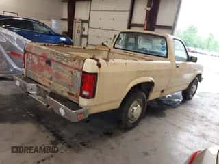 1987 Dodge Dakota z VIN 1B7GN14M1HS486188, wystawiony jako IAAI lot #42290899 z przebiegiem 100 085 mil mil oraz . Historia ofert i sprzedaży dostępna na DreamBid. Obrazek 4.