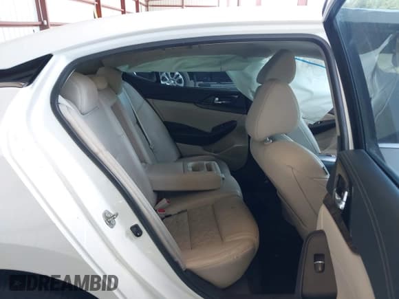 ✅ 2017 Nissan Maxima S • VIN: 1N4AA6APXHC371103 • Lot: 42586955. Listed on IAAI with 132,000 mi. Free auction sales archive from the USA and detailed vehicle history report at DreamBid. Image 8.