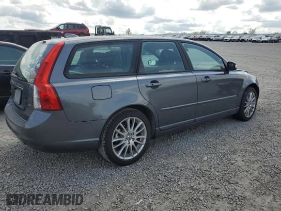 ✅ 2010 Volvo V50 • VIN: YV1390MW5A2528800 • Lot: 53481295. Listed on Copart with 136,601 mi. Free auction sales archive from the USA and detailed vehicle history report at DreamBid. Image 3.