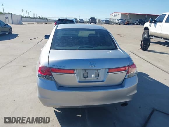 ✅ 2012 Honda Accord LX Premium • VIN: 1HGCP2F4XCA018374 • Лот: 43598525. Опубликован ранее на IAAI с пробегом 141 812 миль. Бесплатный доступ к архиву аукционных продаж из США и подробный отчёт об истории автомобиля на DreamBid. Изображение 16.
