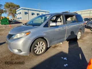 ✅ 2014 Toyota Sienna LE • VIN: 5TDJK3DC3ES088258 • Lot: 82543065. Listed on Copart with 156,330 mi. Free auction sales archive from the USA and detailed vehicle history report at DreamBid. Image 1.