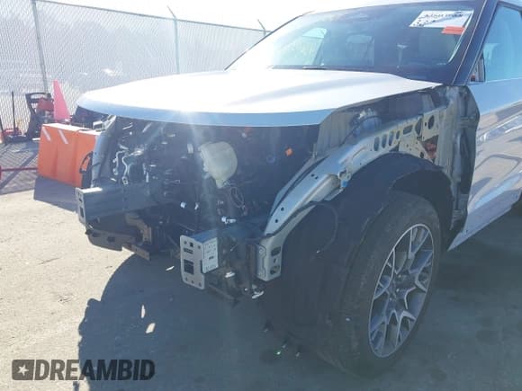 ✅ 2025 Ford Explorer Platinum • VIN: 1FMWK8HC0SGC64231 • Lot: 43603988. Wystawiony na IAAI z przebiegiem 3 391 mil. Bezpłatny archiwum sprzedaży aukcyjnych z USA i szczegółowy raport historii pojazdu na DreamBid. Zdjęcie 6.