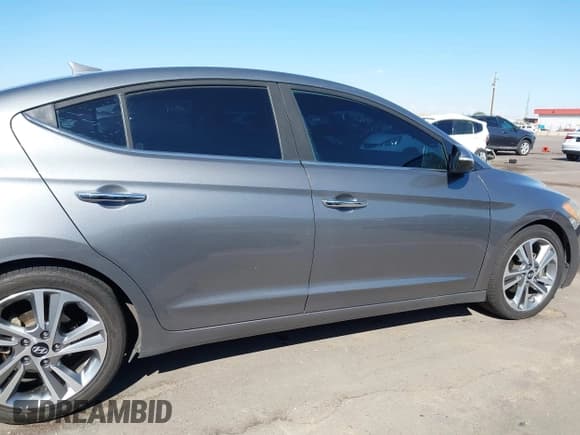 ✅ 2017 Hyundai Elantra SE • VIN: KMHD84LF9HU148598 • Lot: 43215408. Wystawiony na IAAI z przebiegiem 109 286 mil. Bezpłatny archiwum sprzedaży aukcyjnych z USA i szczegółowy raport historii pojazdu na DreamBid. Zdjęcie 13.