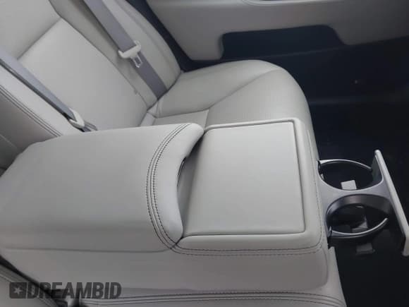 ✅ 2014 Lexus LS 460 L • VIN: JTHGL5EF9E5053398 • Лот: 43696263. Опубликован ранее на IAAI с пробегом 117 545 миль. Бесплатный доступ к архиву аукционных продаж из США и подробный отчёт об истории автомобиля на DreamBid. Изображение 17.