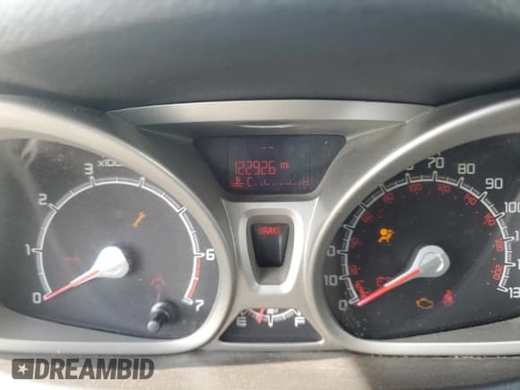 ✅ 2013 Ford Fiesta Titanium • VIN: 3FADP4FJ6DM150112 • Lot: 68310475. Wystawiony na Copart z przebiegiem 122 926 mil. Bezpłatny archiwum sprzedaży aukcyjnych z USA i szczegółowy raport historii pojazdu na DreamBid. Zdjęcie 9.