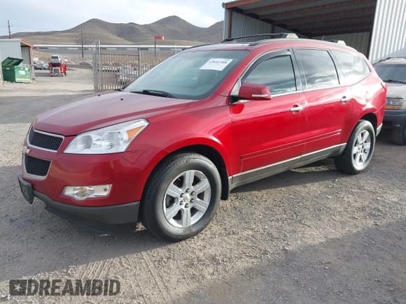 ✅ 2012 Chevrolet Traverse 2LT • VIN: 1GNKVJED9CJ229746 • Lot: 43692308. Wystawiony na IAAI z przebiegiem 152 000 mil. Bezpłatny archiwum sprzedaży aukcyjnych z USA i szczegółowy raport historii pojazdu na DreamBid. Zdjęcie 2.