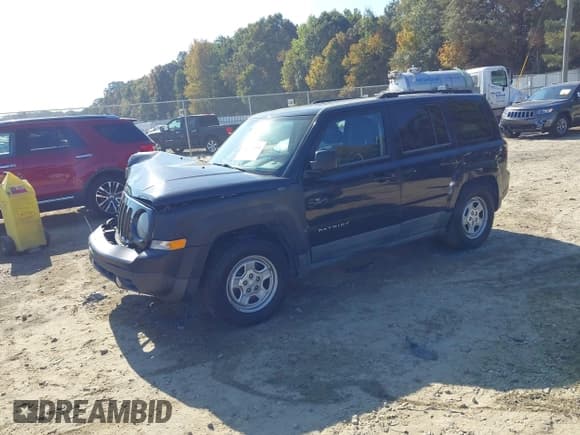 ✅ 2011 Jeep Patriot Latitude • VIN: 1J4NT1GA4BD159773 • Lot: 43481604. Listed on IAAI with 303,133 mi. Free auction sales archive from the USA and detailed vehicle history report at DreamBid. Image 2.