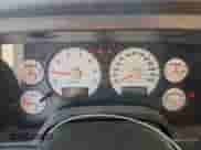 2002 Dodge 1500 z VIN 3D7HA18Z72G208132, wystawiony jako Copart lot #87273125 z przebiegiem 155 201 mil mil oraz Czysty tytuł • Clean title. Historia ofert i sprzedaży dostępna na DreamBid. Obrazek 9.