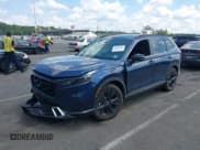 ✅ 2025 Honda CR-V Sport Touring • VIN: 7FARS6H97SE103299 • Lot: 42896735. Wystawiony na IAAI z przebiegiem 2 002 mil. Bezpłatny archiwum sprzedaży aukcyjnych z USA i szczegółowy raport historii pojazdu na DreamBid. Zdjęcie 2.