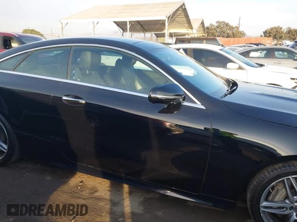 ✅ 2019 Mercedes-Benz E 450 • VIN: WDD1J6HB0KF117724 • Lot: 43635198. Wystawiony na IAAI z przebiegiem 23 054 mil. Bezpłatny archiwum sprzedaży aukcyjnych z USA i szczegółowy raport historii pojazdu na DreamBid. Zdjęcie 14.