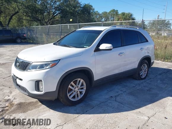 ✅ 2015 Kia Sorento LX • VIN: 5XYKT3A68FG556774 • Lot: 43584786. Wystawiony na IAAI z przebiegiem 156 685 mil. Bezpłatny archiwum sprzedaży aukcyjnych z USA i szczegółowy raport historii pojazdu na DreamBid. Zdjęcie 2.