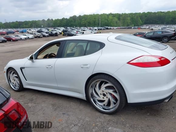✅ 2013 Porsche Panamera • VIN: WP0AA2A72DL014124 • Лот: 42115410. Опубликован ранее на IAAI с пробегом 184 206 миль. Бесплатный доступ к архиву аукционных продаж из США и подробный отчёт об истории автомобиля на DreamBid. Изображение 14.