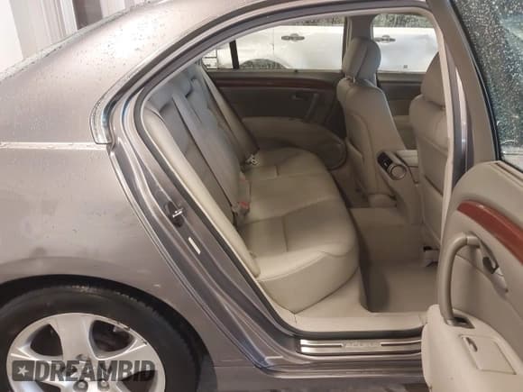 ✅ 2006 Acura RL • VIN: JH4KB16516C006973 • Lot: 43549341. Listed on IAAI with 204,315 mi. Free auction sales archive from the USA and detailed vehicle history report at DreamBid. Image 8.