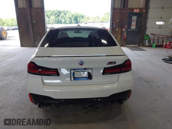 ✅ 2023 BMW M5 • VIN: WBS83CH00PCL75372 • Lot: 42670038. Wystawiony na IAAI z przebiegiem 10 614 mil. Bezpłatny archiwum sprzedaży aukcyjnych z USA i szczegółowy raport historii pojazdu na DreamBid. Zdjęcie 17.